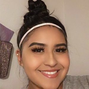 Meet your Posher, Mia